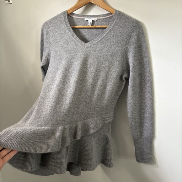 Isaac Mizrahi Women’s Cashmere Sweater XS Gray Long Sleeve Ruffled Pullover Cozy - Picture 4 of 8